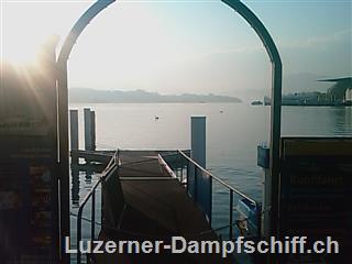 SNG neuer Bootssteg-Transport in der Stadt Luzern